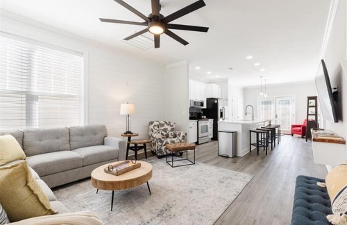 Greenville House | The Hub Home
