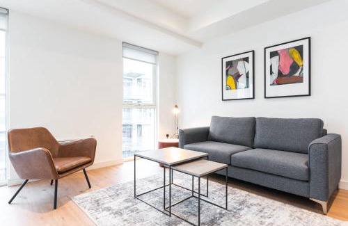 Sutton Cross Apartment | The Hunt One