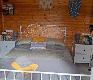 Newtown Apartment | The Hut B & B