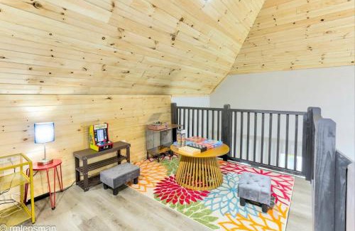 Lake Ariel House | The Hut House 3BR 3BA Game Room Massage Chair