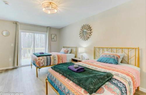 Lake Ariel House | The Hut House 3BR 3BA Game Room Massage Chair