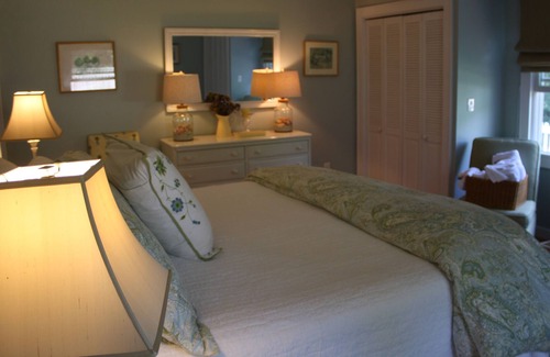 Jamesport House | The Hydrangea House - Beautiful Home With a Private Beach On Peconic Bay