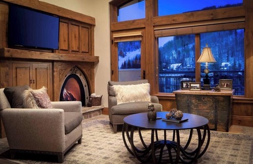 Vail Hotel | The Hythe Vail - King Room - walk to gondola, pool, dining, spa, gym onsite!