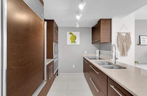 Brickell Condo | The Icon Residences 2 bedroom Beach Passes Avail