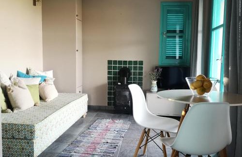 Kompi Apartment | The Iconpainter Kalamaki Villa