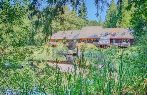 Gig Harbor House | The ideal size and setting for your gathering of family, friends, or large group