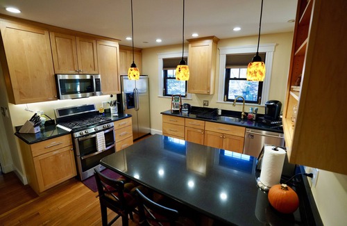 Oak Square Bed & Breakfast | "The In & Out Room" at TPH - Boston
