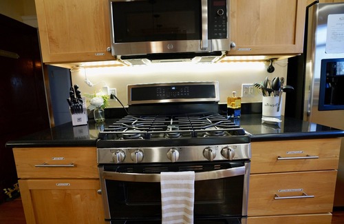 Oak Square Bed & Breakfast | "The In & Out Room" at TPH - Boston