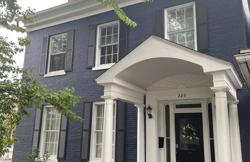 Hannibal House | The Indigo House- Located in the heart of Historic Hannibal, Missouri