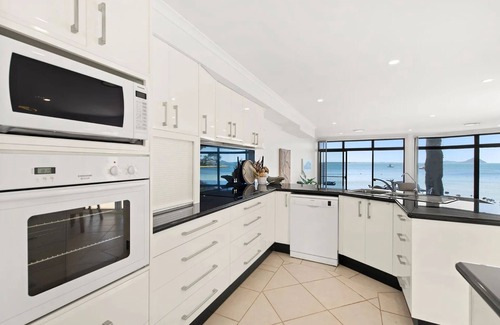 Soldiers Point House | The Infinity Shore - Waterfront and Breathtaking Water Views