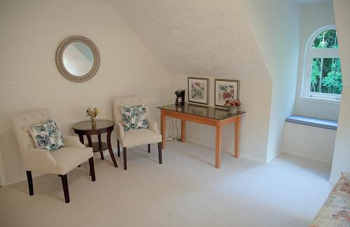 North Saanich Bed & Breakfast | The Inlet Bed & Breakfast