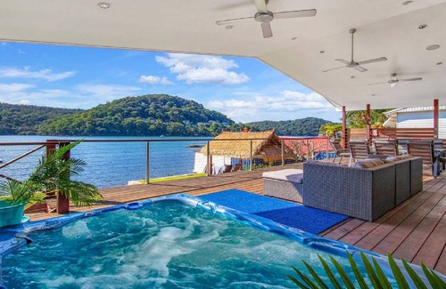 Woy Woy House | THE INLET - WATERFRONT & WIFI