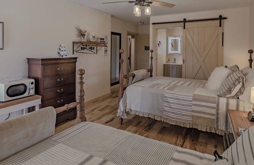 Whitley City Bed & Breakfast | The Inn at Beulah Farm - The Pen