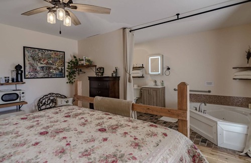 Whitley City Bed & Breakfast | The Inn at Beulah Farm - The Garden