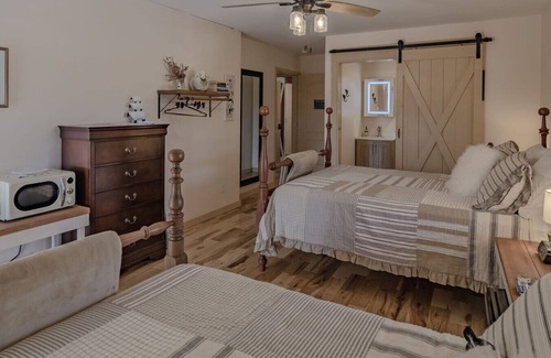 Whitley City Bed & Breakfast | The Inn at Beulah Farm - The Pen