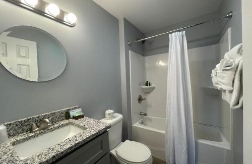 Davis Hotel | The Inn at Canaan