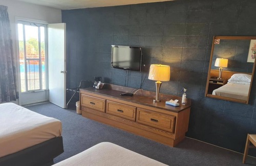 Thorold Hotel | The Inn at Lock Seven