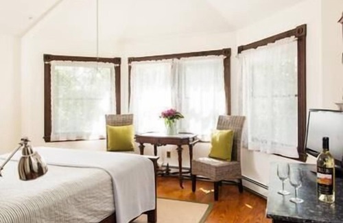 Eastham Bed & Breakfast | The Inn at the Oaks