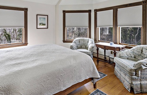 Eastham Bed & Breakfast | The Inn at the Oaks