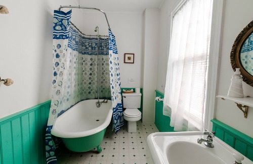 Eastham Bed & Breakfast | The Inn at the Oaks