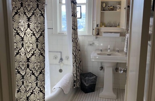 Sonora Hotel | The Inn on Knowles Hill