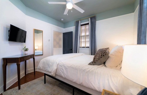 Cannonborough Elliotborough Apartment | ★ The Inns At 90 Spring - Charming 2 BR / 1 BA ★