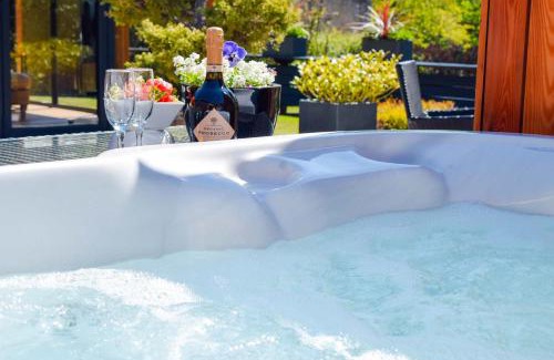 Aboyne House | The Invergarry - Royal Deeside Luxury 5 star Couples Retreat with Hot Tub, Aboyne