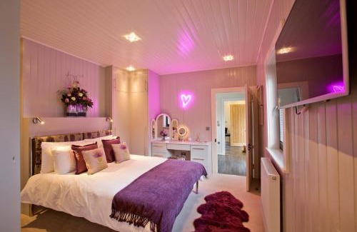 Aboyne House | The Invergarry - Royal Deeside Luxury 5 star Couples Retreat with Hot Tub, Aboyne