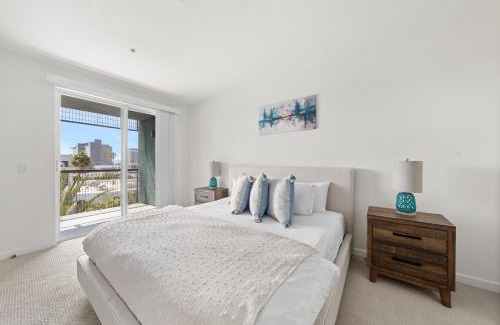 Del Rey Apartment | The Iris-Modern 3BD in the Heart of Marina del Rey-Pool,Gym,Jacuzzi-Near LAX