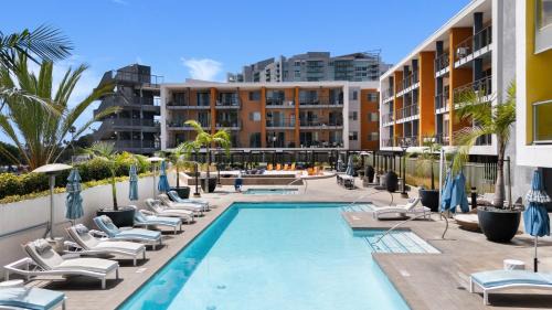 Del Rey Apartment | The Iris-Modern 3BD in the Heart of Marina del Rey-Pool,Gym,Jacuzzi-Near LAX