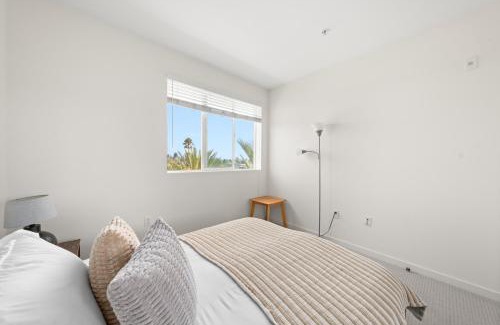 Del Rey Apartment | The Iris-Modern 3BD in the Heart of Marina del Rey-Pool,Gym,Jacuzzi-Near LAX