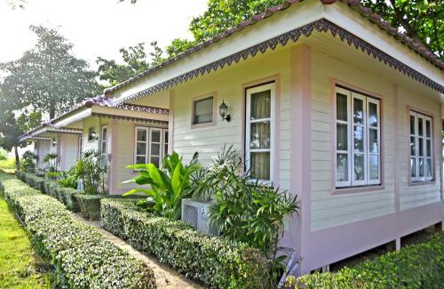 Takat Ngao Resort | The Iris Resort