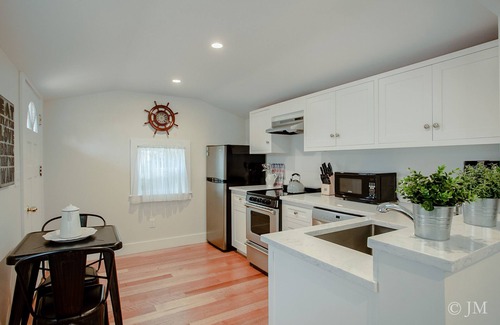 Oak Bluffs Cottage | The Island Collection MV: Charming Cottage Located In Heart Of Oak Bluffs