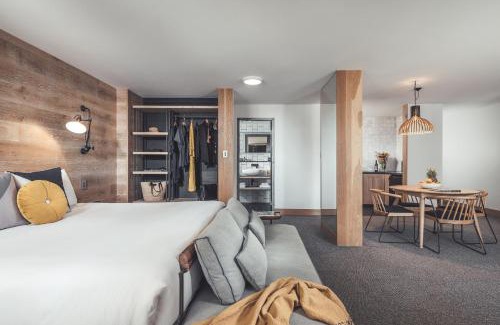 Surfers Paradise Hotel | The Island Gold Coast