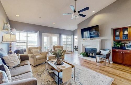 Highland Lake Estates Apartment | The Island on Lake Travis #1307