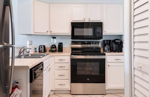Holiday Isle Condo | The Islander 108 - Complimentary Beach Service - Heated Pool