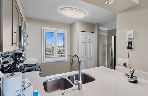 Holiday Isle Condo | The Islander 507 Winter Months available - Heated Pool -Washer & Dryer!