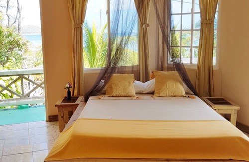 Clifton Hotel | The Islander's Inn