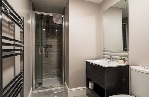 Londonderry House | The Ivy House on Clarendon