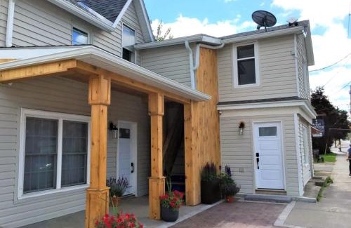 Prince Edward Apartment | The Ivy Suite at Portage House in Picton