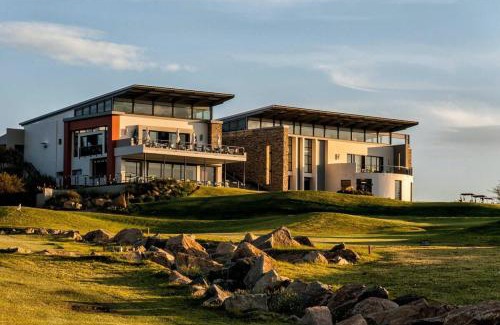Greater Johannesburg Metropolitan Area Apartment | The Jackal's Retreat