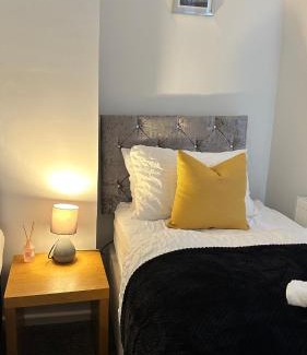 Jarrow Apartment | The Jarrow Comfort Hub, Spacious & Modern Living, 3bedroom apartment near Newcastle