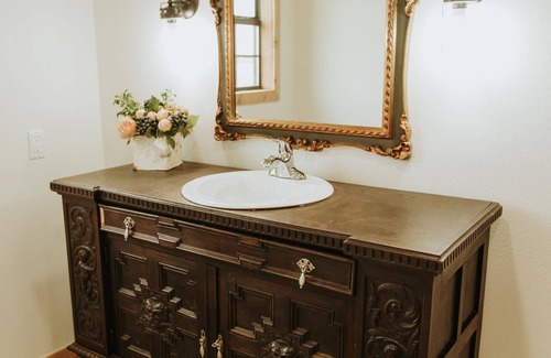 Lubbock Cottage | The Jay Bird - Standard One Room Silo