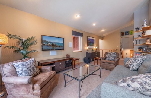 Lake Forest Cabin | The Jay Chalet, 3BD/2.5BA, Private Hot Tub, Close to Tahoe City