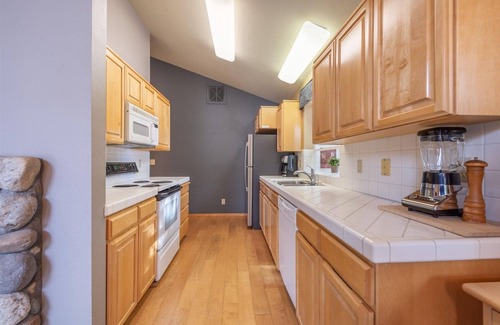 Lake Forest Cabin | The Jay Chalet, 3BD/2.5BA, Private Hot Tub, Close to Tahoe City