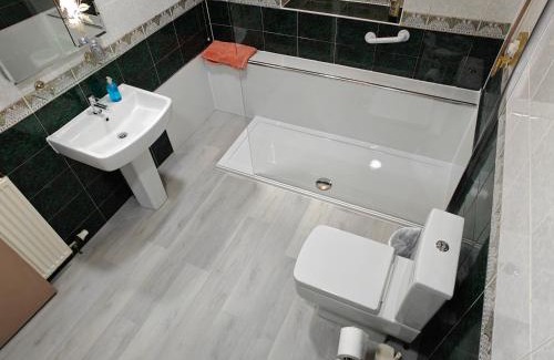 Central Aberdeen House | The Jays Guest House