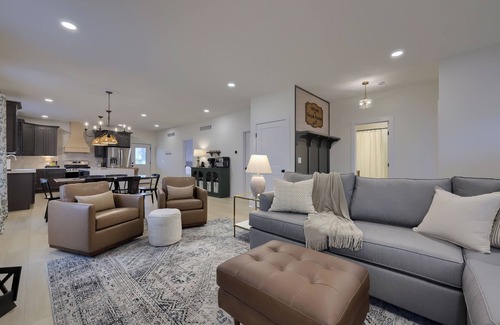 Ono House | The Jolly Rancher: Sleeps up to 6 guests, hot tub & patio, 5 mins to Hershey
