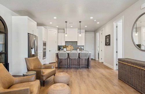 St. George House | The Jolly Roger: Desert Color Lagoon + Beaches