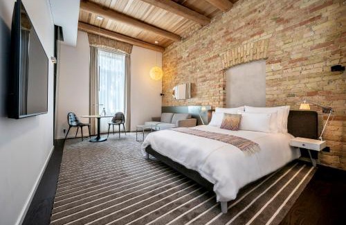Old Town Apartment | The Joseph