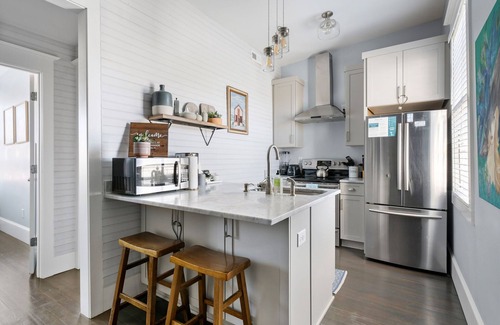 Cannonborough Elliotborough Condo | The Julep Suite | 3BR/2BA Steps to King St!